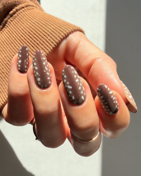 Deer print nails